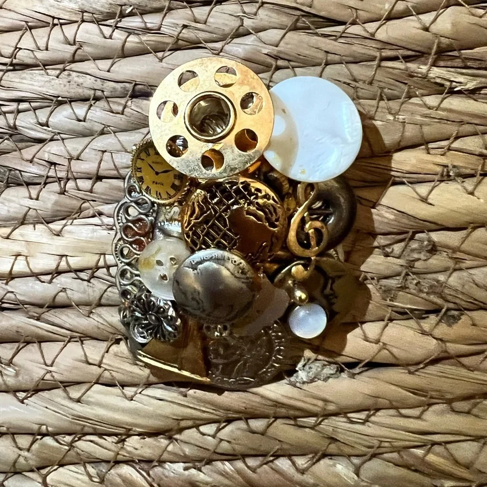 Vintage Brooch Pin Steampunk Watch Face Parts bobbin Button Artistic Mixed